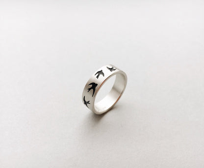 Ring "Swallows" with black enamel (5 mm)