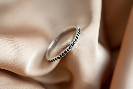 Ring "Thread" (gemstones for half a band)