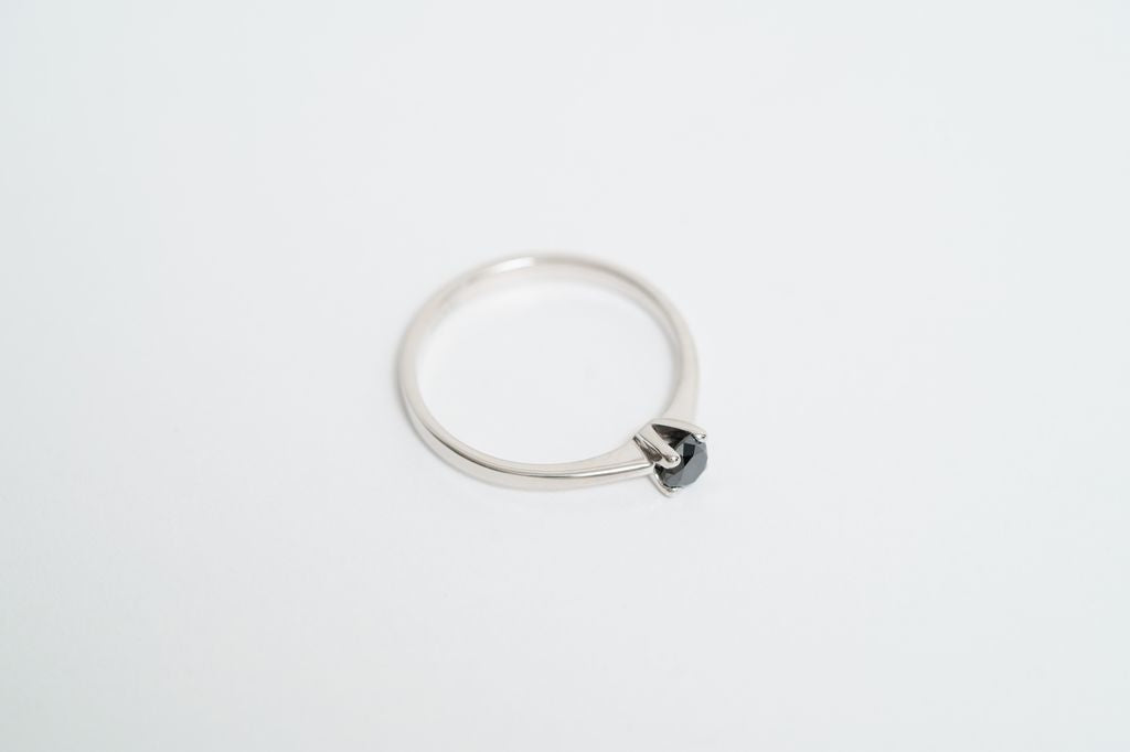Ring "Vector" (4 mm gemstone)