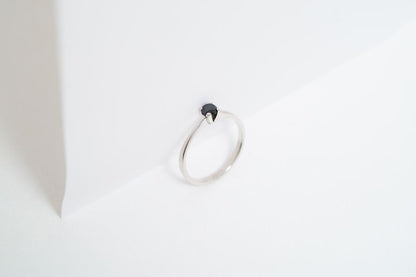 Ring "Vector" (4 mm gemstone)