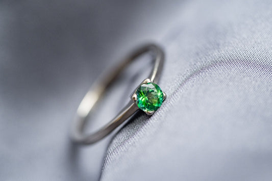Ring "Vector" (4 mm gemstone)
