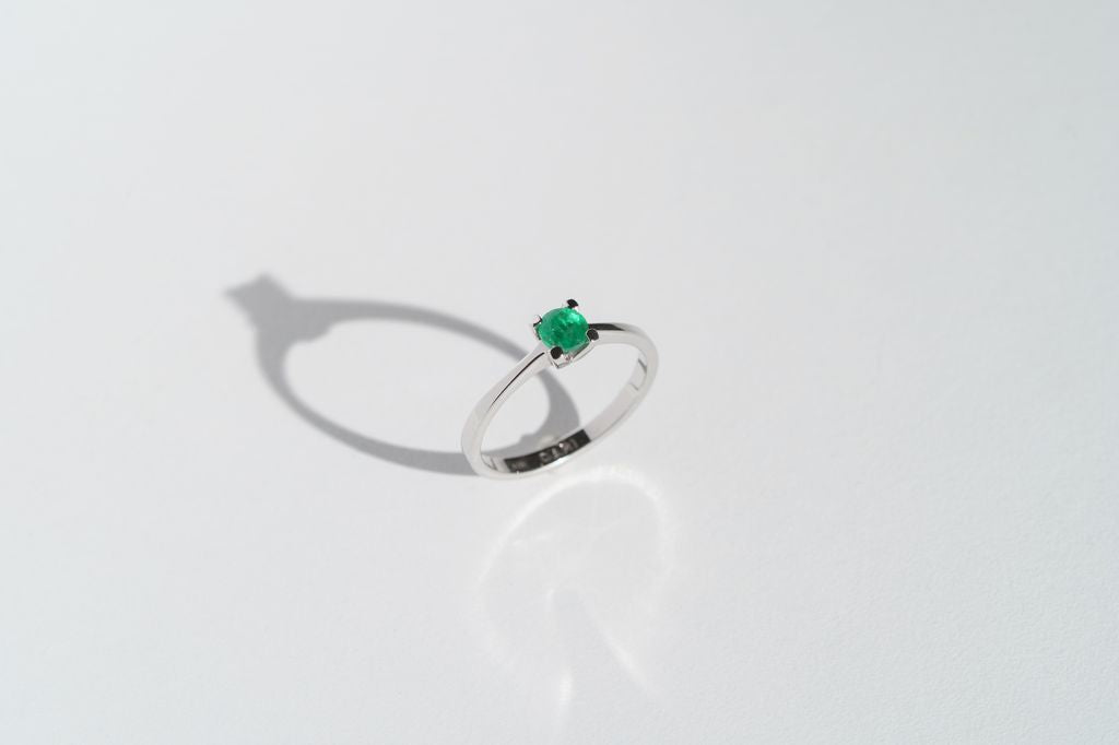 Ring "Vector" (4 mm gemstone)