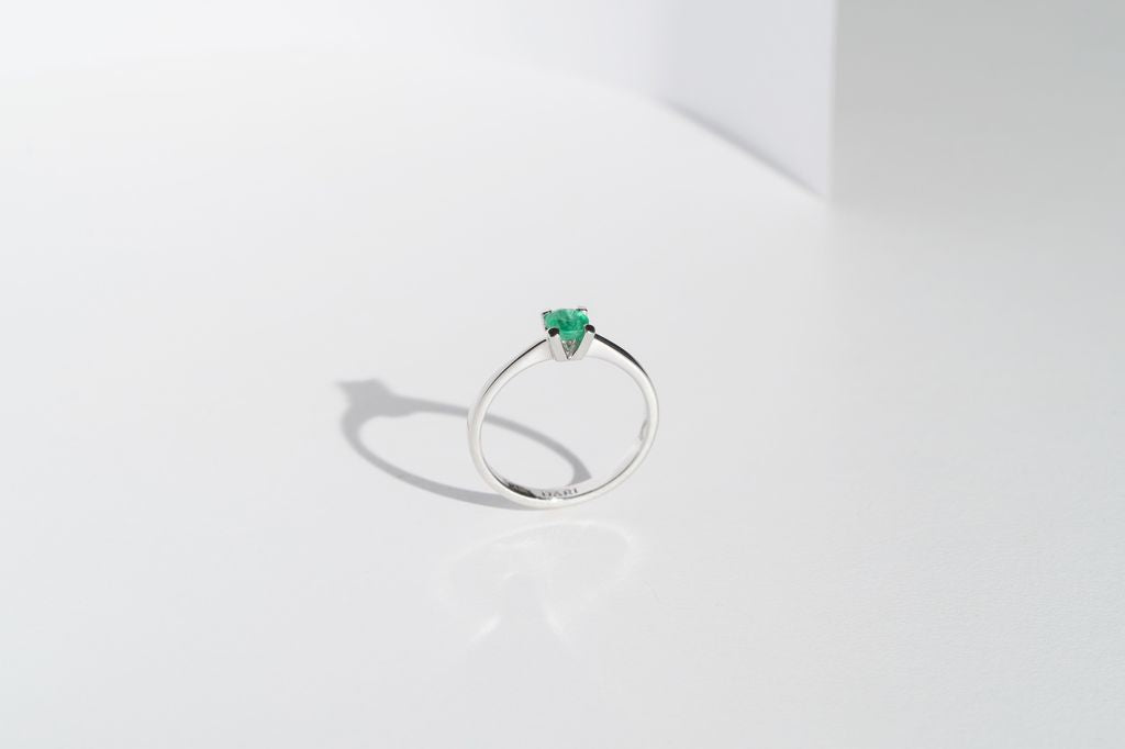 Ring "Vector" (4 mm gemstone)