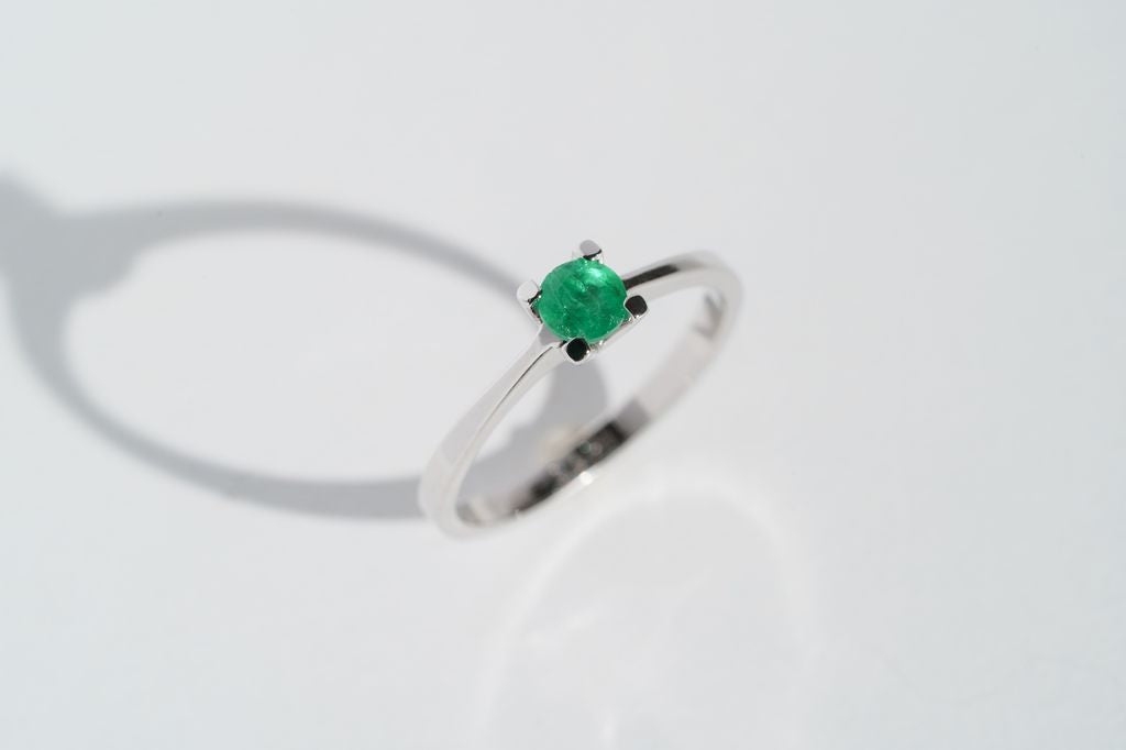 Ring "Vector" (4 mm gemstone)