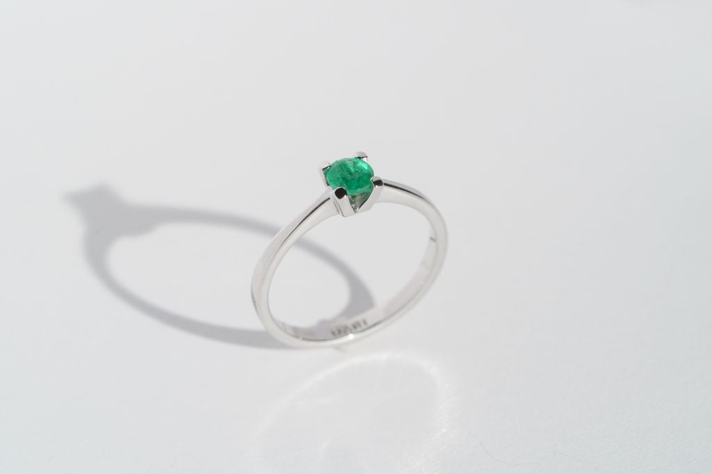 Ring "Vector" (4 mm gemstone)