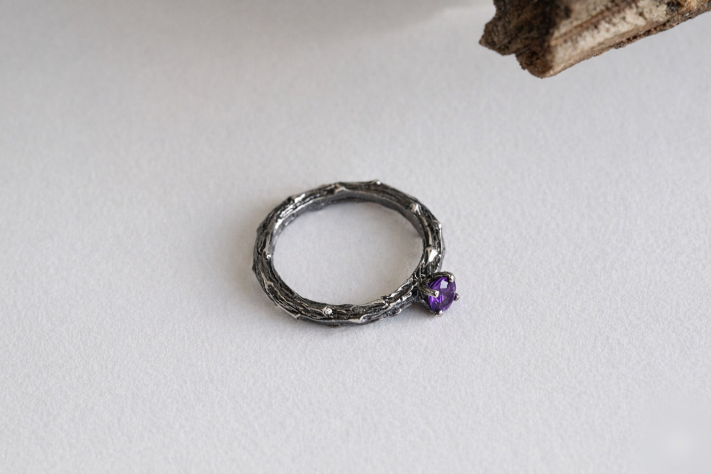 Ring "Dark vine" (gemstone 3,5 mm)