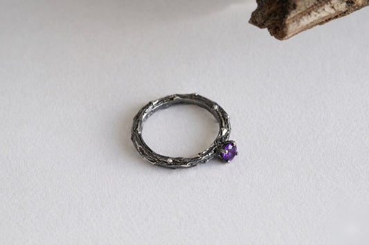 Ring "Dark vine" (amethyst 3,5 mm)