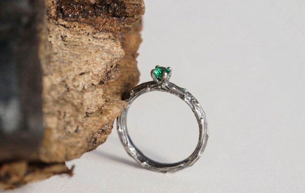 Ring "Dark vine" (gemstone 3,5 mm)