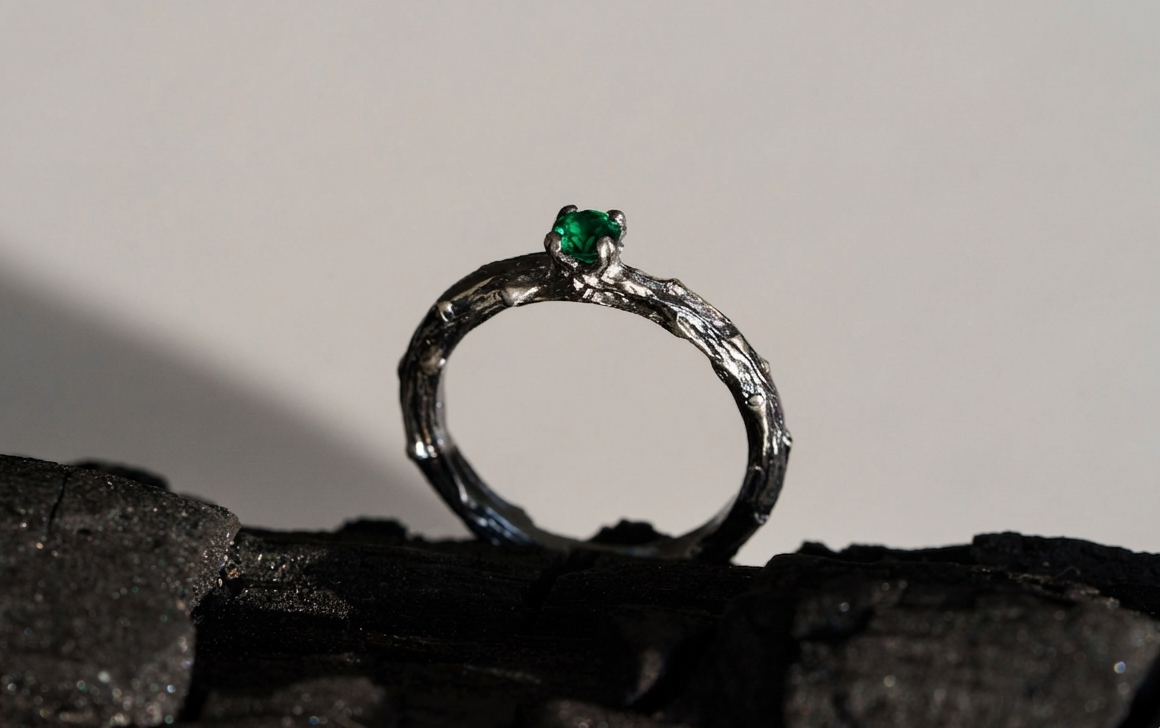 Ring "Dark vine" (gemstone 3,5 mm)