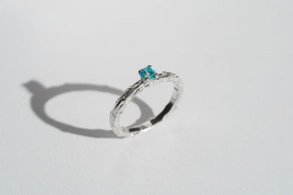 Ring "Light vine" (gemstone 3,5 mm)