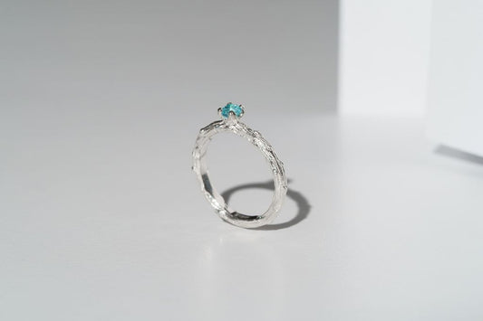 Ring "Light vine" (gemstone 3,5 mm)