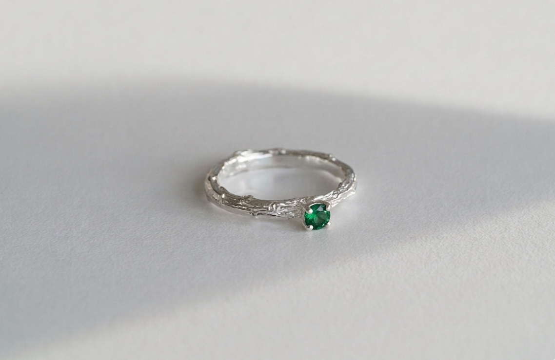 Ring "Light vine" (gemstone 3,5 mm)