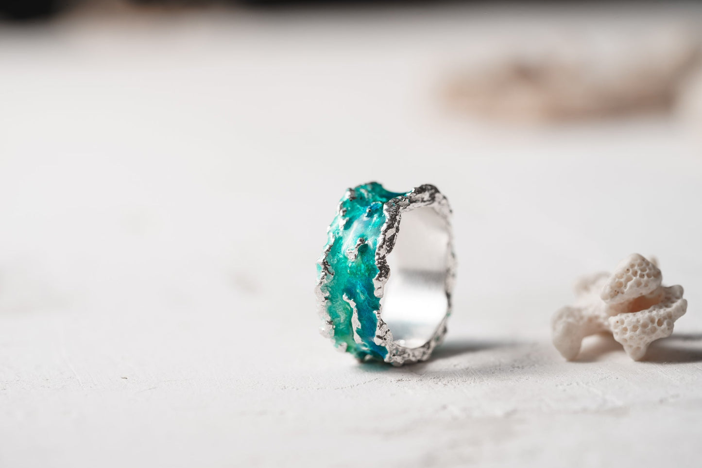 Ring "WAVE" emerald (10 mm)