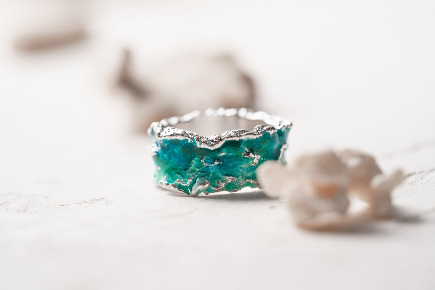 Ring "WAVE" emerald (10 mm)