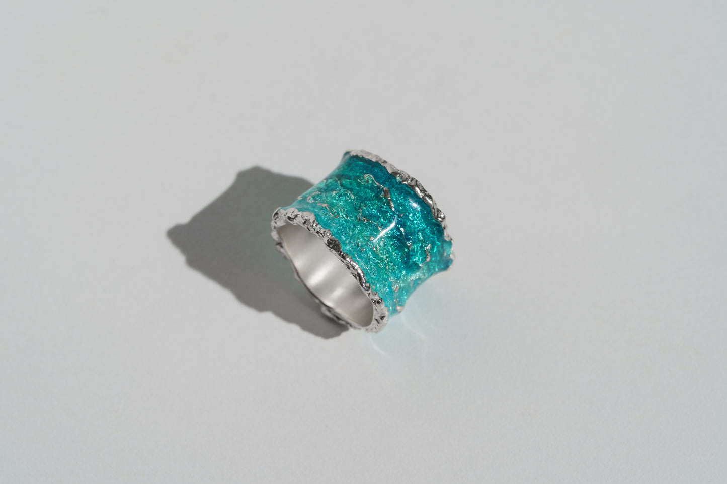 Ring "Wave" emerald (15 mm)