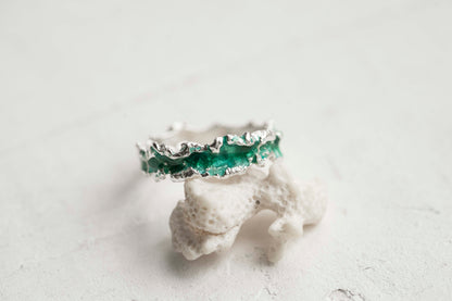 Ring "Wave" emerald (4 mm)