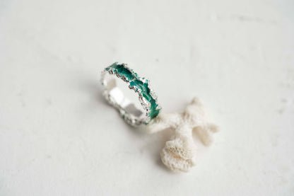 Ring "Wave" emerald (4 mm)