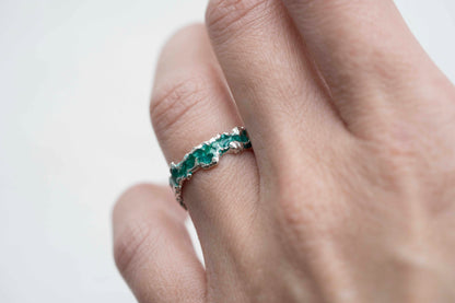 Ring "Wave" emerald (4 mm)