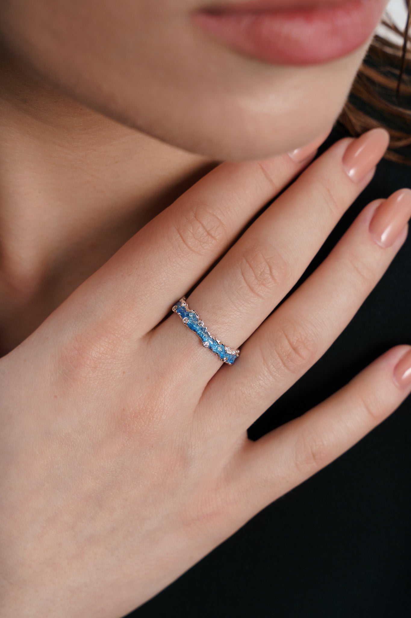 Ring "Wave" (4 mm) blue with cubic zirconia