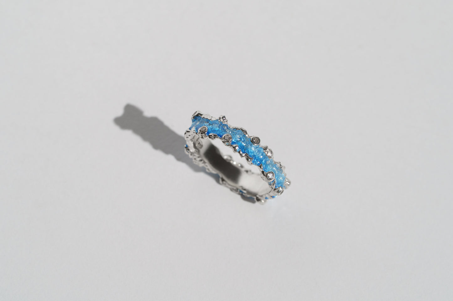 Ring "Wave" (4 mm) blue with cubic zirconia