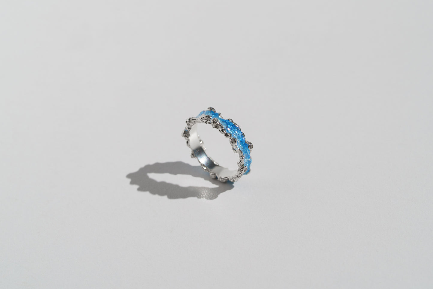 Ring "Wave" (4 mm) blue with cubic zirconia