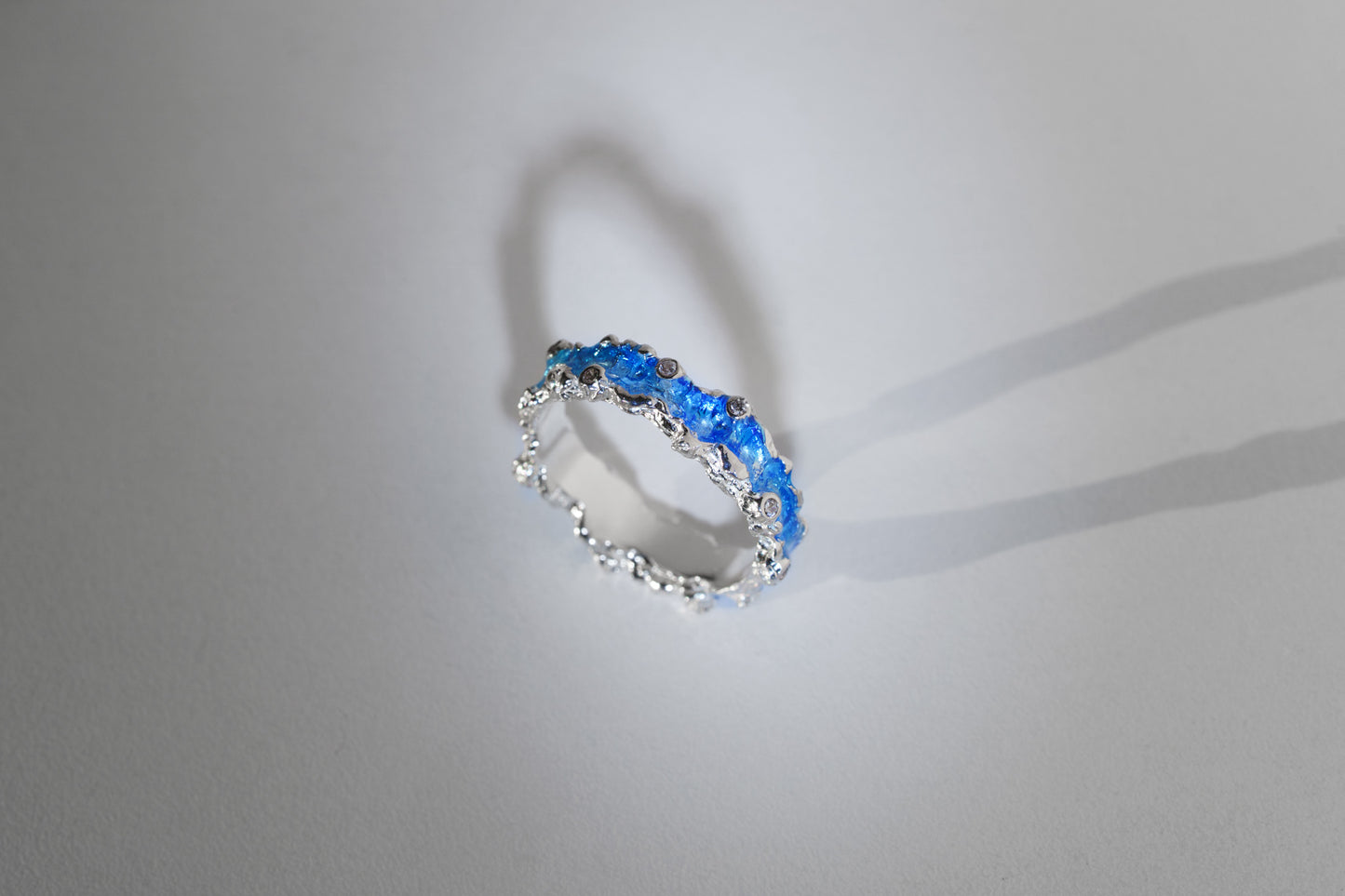 Ring "Wave" (4 mm) blue with cubic zirconia