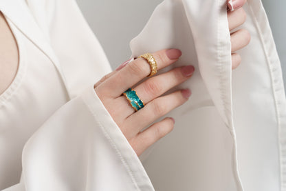 Ring "Wave" emerald (10 mm)