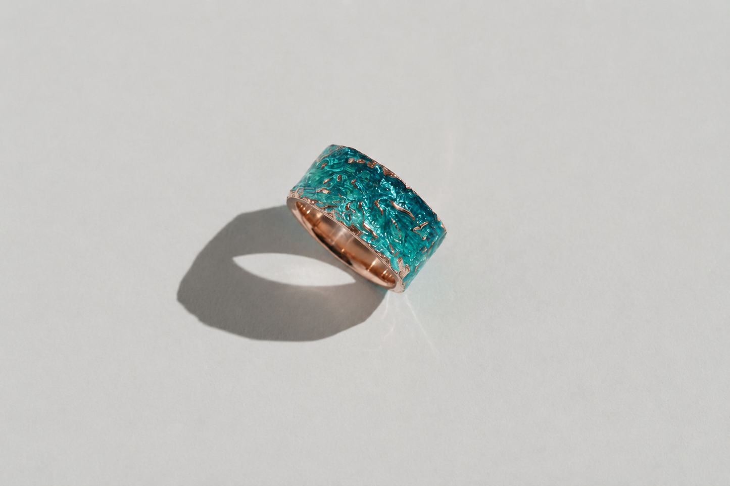 Ring "WAVE" emerald (10 mm) with smooth edges