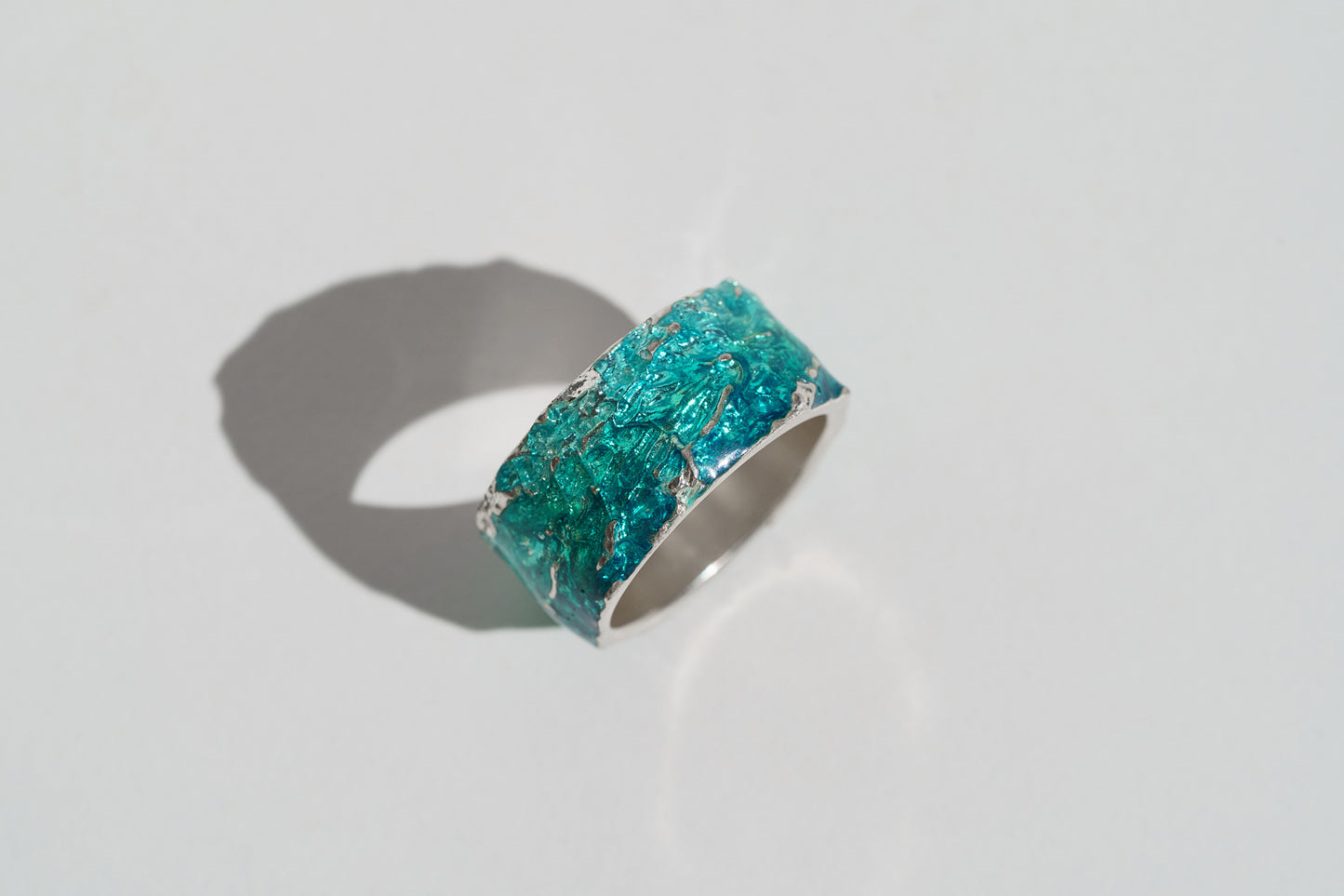 Ring "WAVE" emerald (10 mm) with smooth edges