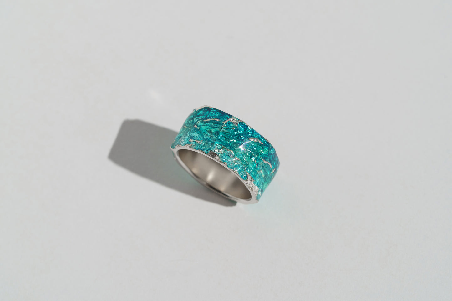 Ring "WAVE" emerald (10 mm) with smooth edges