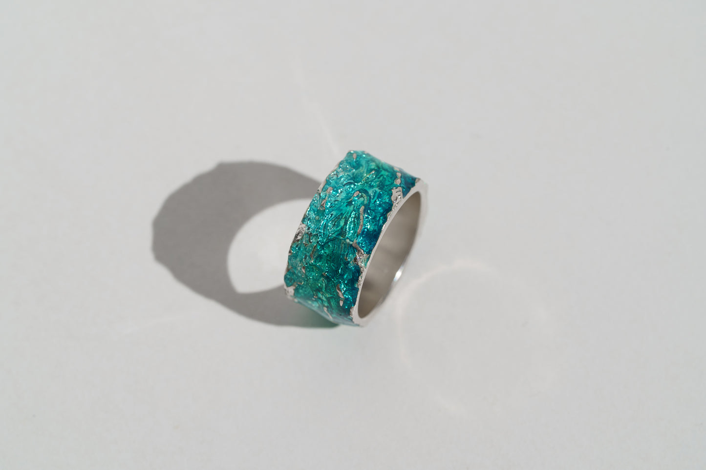 Ring "WAVE" emerald (10 mm) with smooth edges