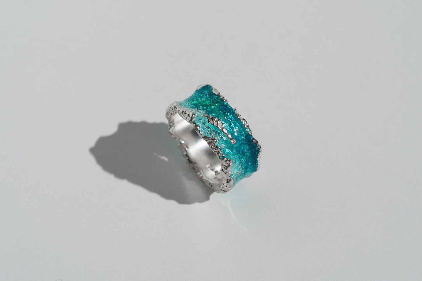Ring "Wave" emerald (10 mm)