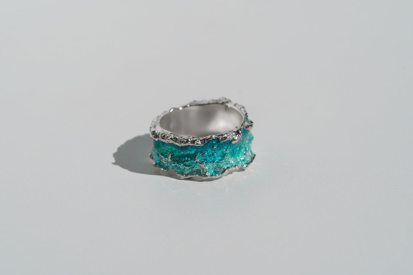 Ring "Wave" emerald (10 mm)