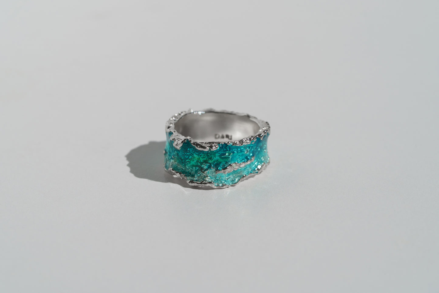 Ring "Wave" emerald (10 mm)