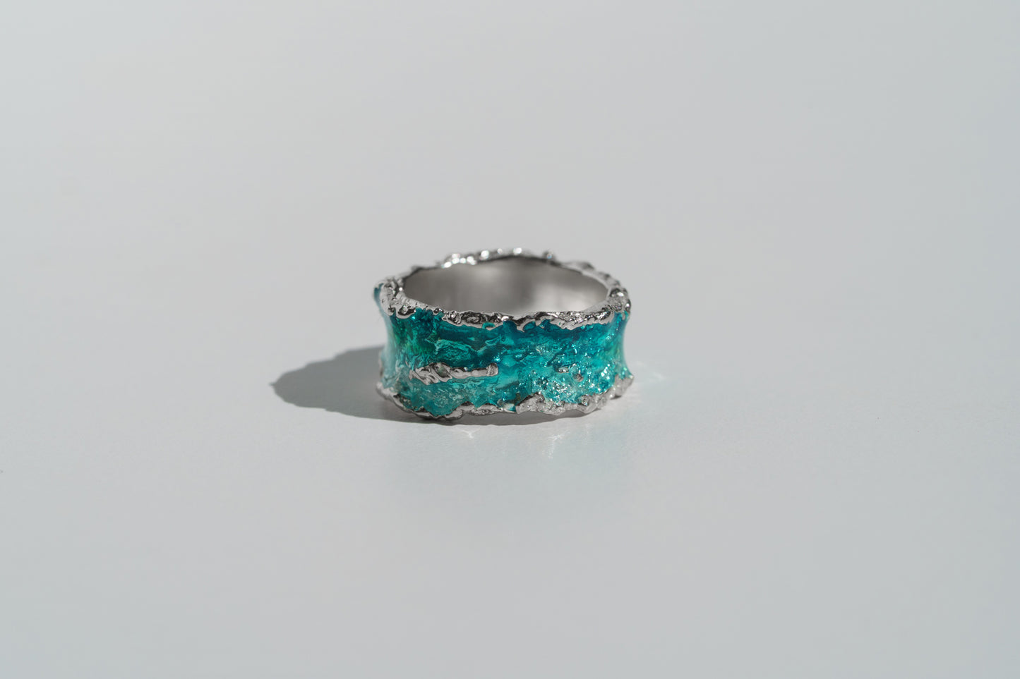 Ring "Wave" emerald (10 mm)