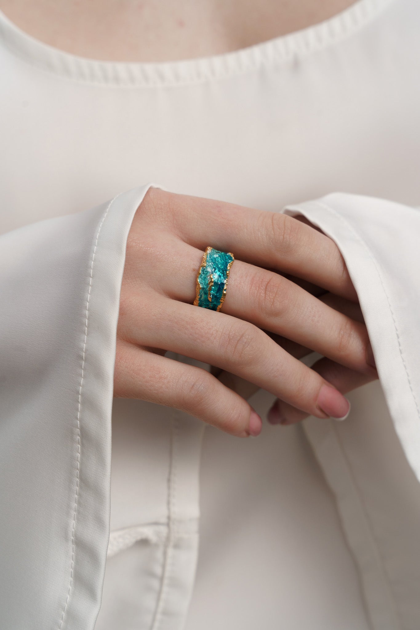 Ring "Wave" emerald (10 mm)