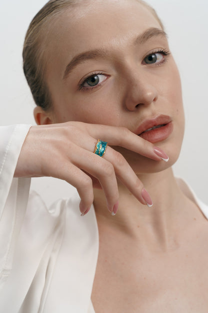 Ring "Wave" emerald (10 mm)