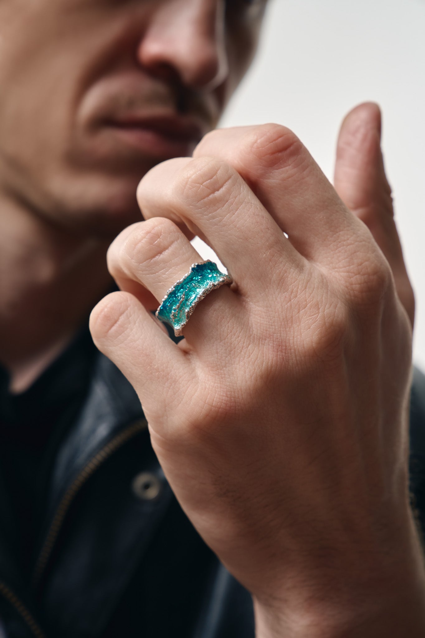 Ring "Wave" emerald (10 mm)