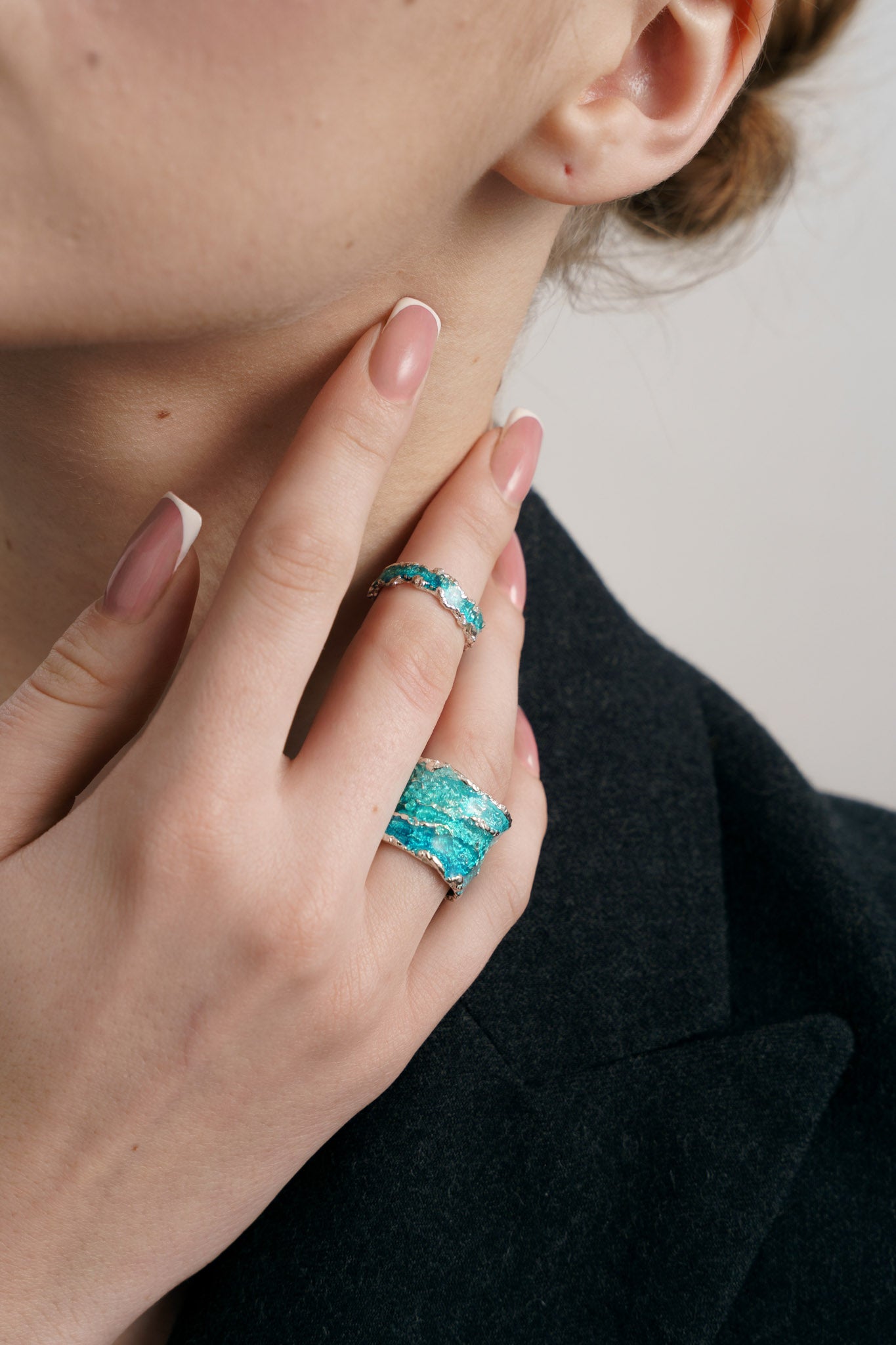 Ring "Wave" emerald (4 mm)