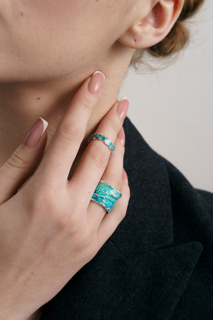 Ring "Wave" emerald (4 mm)