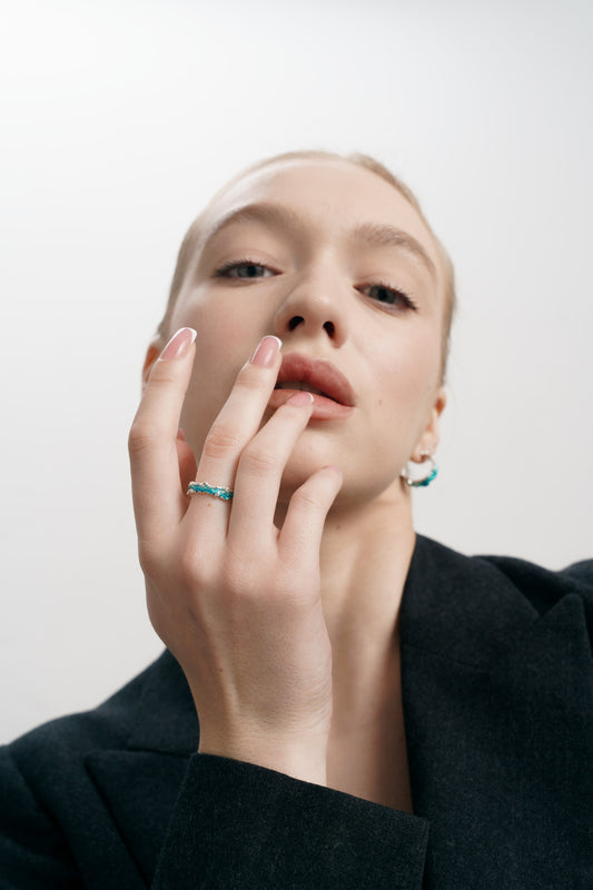 Ring "Wave" (4 mm) emerald with cubic zirconia