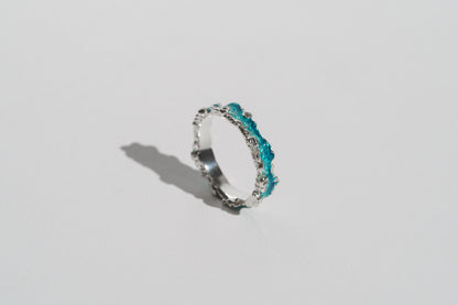 Ring "Wave" (4 mm) emerald with gemstones