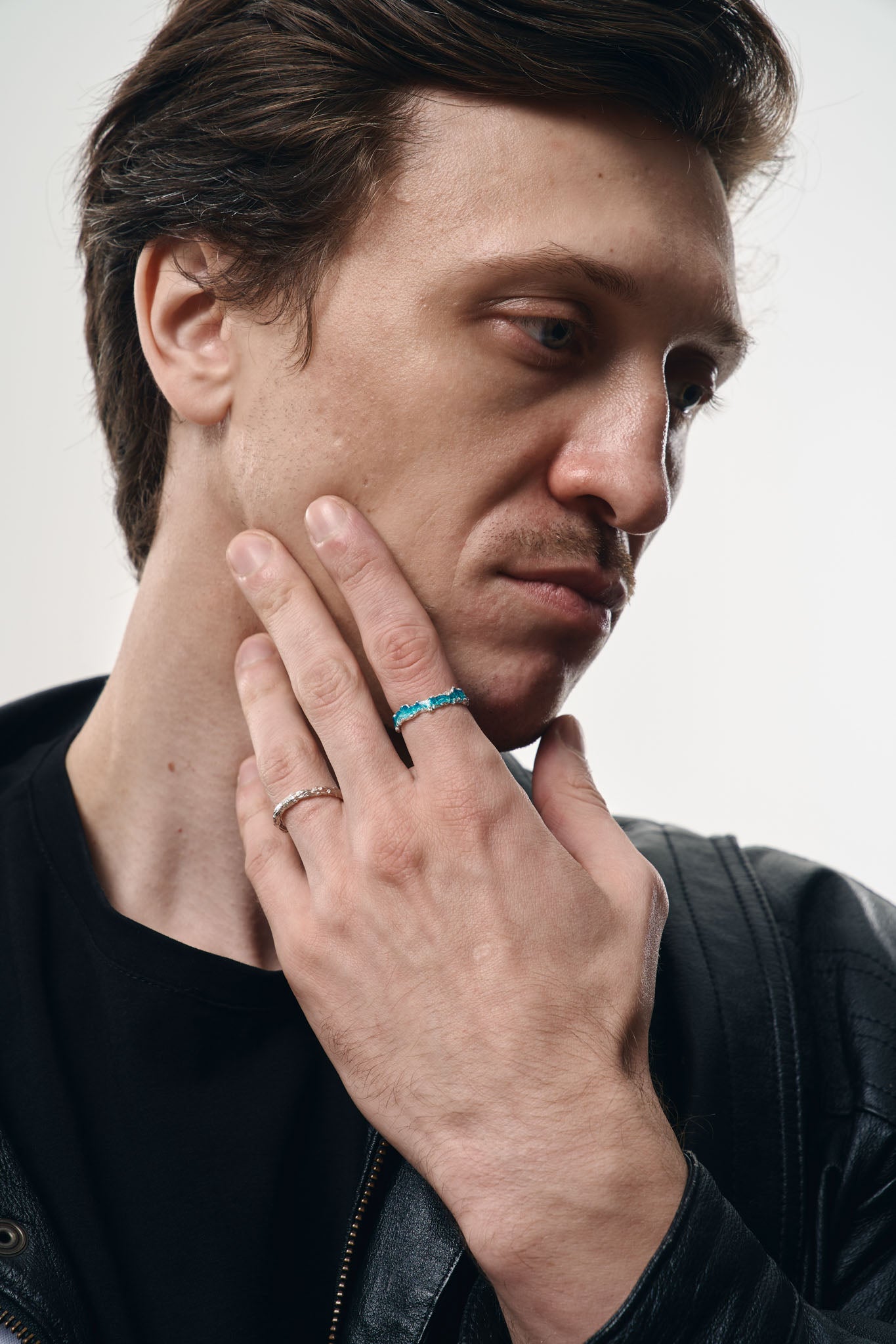 Ring "Wave" emerald (4 mm)