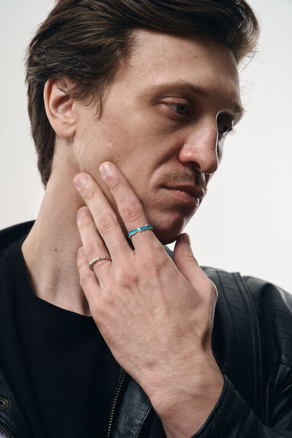 Ring "Wave" emerald (4 mm)