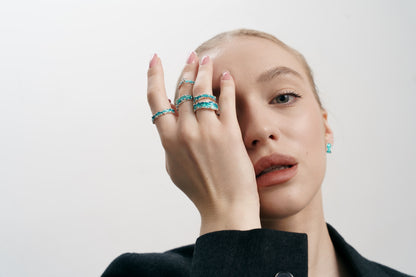 Ring "Wave" (6 mm) emerald with gemstones
