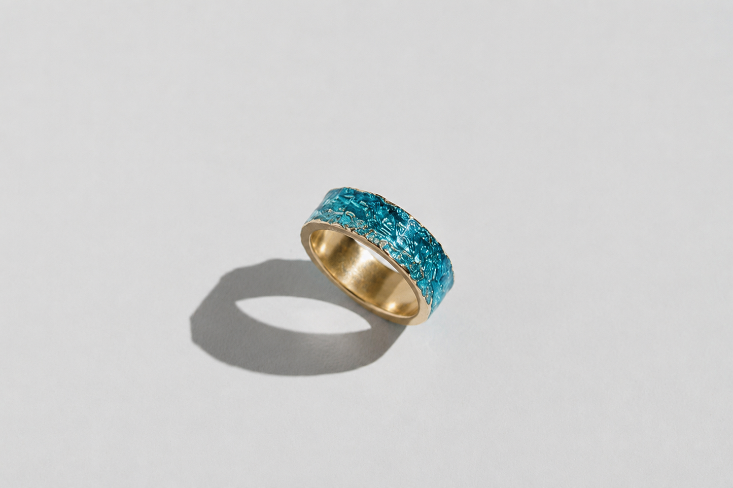 Ring "WAVE" emerald (6 mm) with smooth edges
