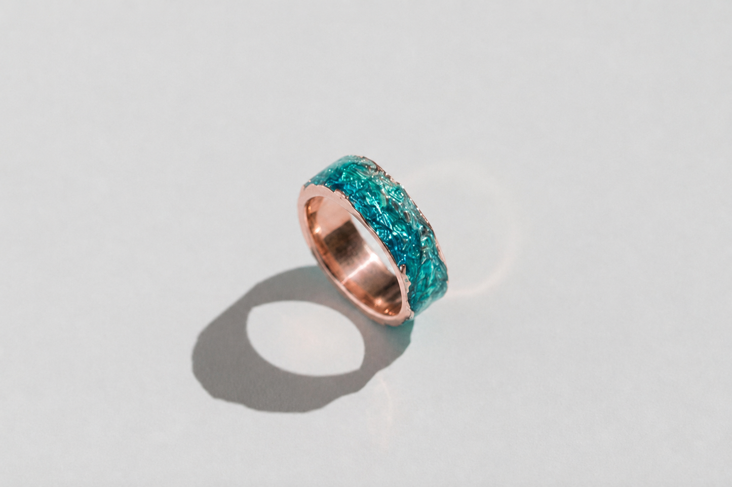 Ring "WAVE" emerald (6 mm) with smooth edges