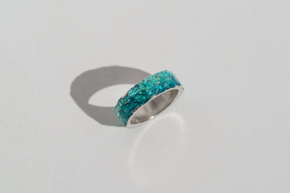 Ring "WAVE" emerald (6 mm) with smooth edges