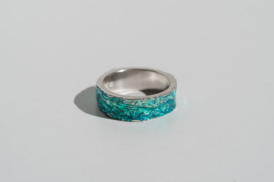 Ring "WAVE" emerald (6 mm) with smooth edges