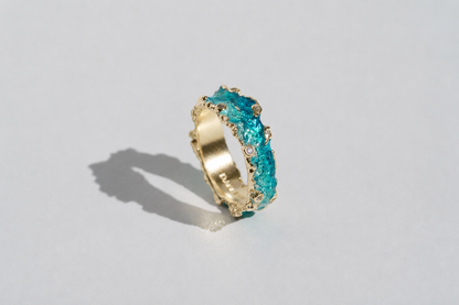 Ring "Wave" (6 mm) emerald with gemstones